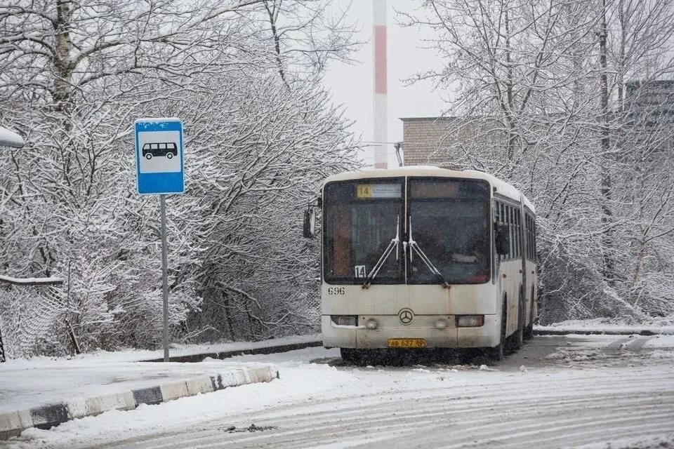 Автобус Псков. Современные автобусы. Новые российские маршрутки. Псков зима.