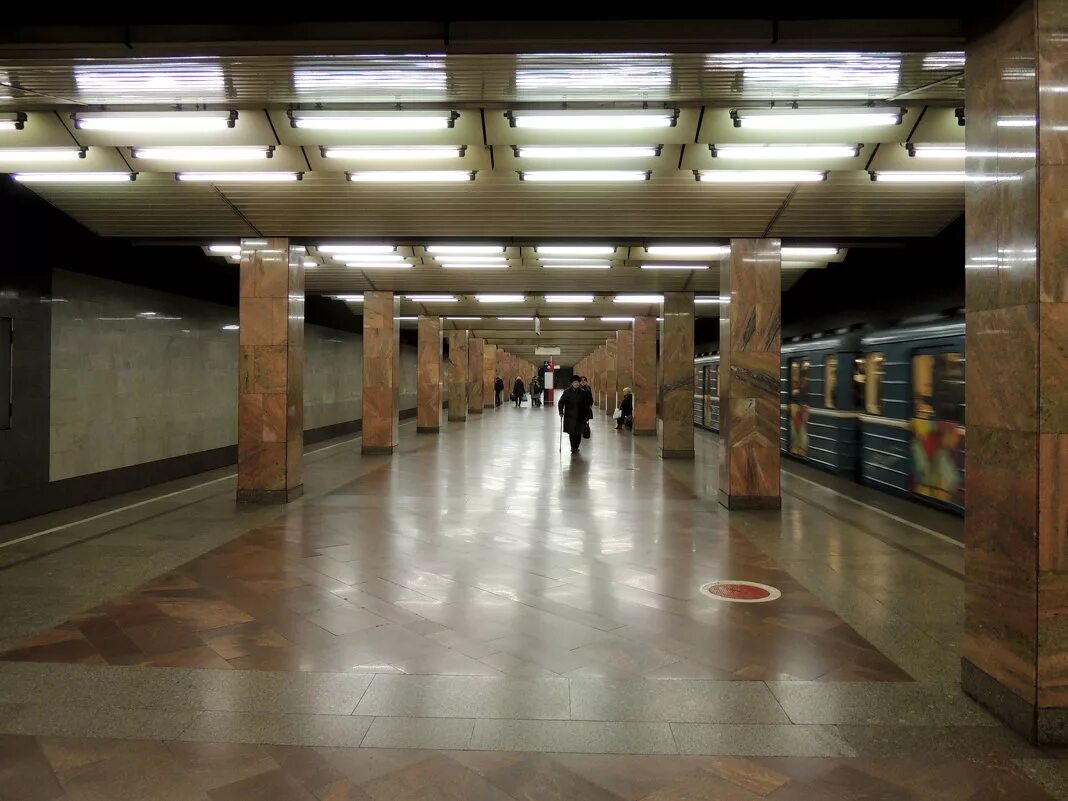 станция печатники московского метрополитена. печатники (станция метро, люблинско-дмитровская линия). станция "печатники" 1995 год. печатники (станция метро, люблинско-дмитровская линия). станция печатники московского метрополитена.