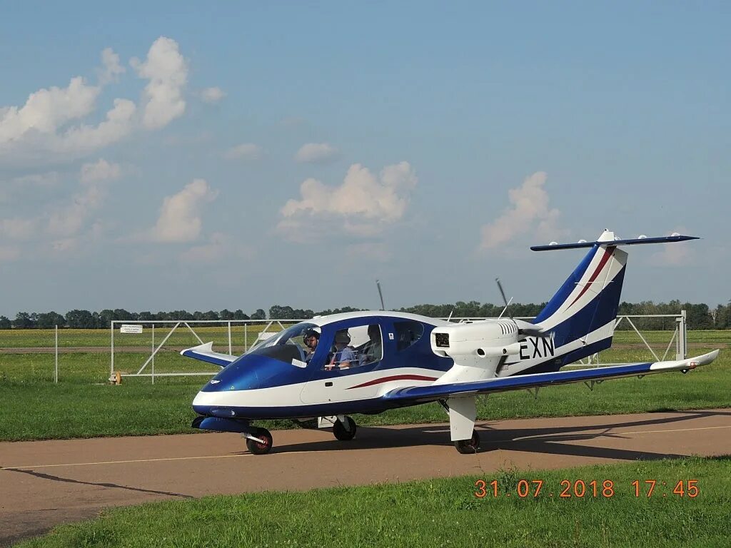 20 местный самолет. Softex aero v-24-i 4-местный. softex v24 самолет. двухмоторный четырехместный самолет. самолет 2х местный.