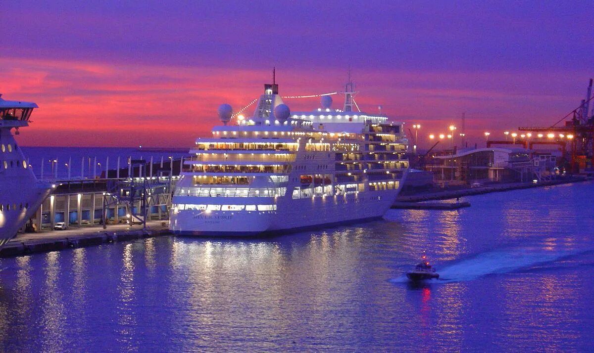 "речной и морской круиз" (речной круиз "путешествие в волжский афон"). Речной круиз теплоход две столицы. "речной и морской круиз" (речной круиз "путешествие в волжский афон"). Речные круизы кижи. Круиз теплоход кижи.