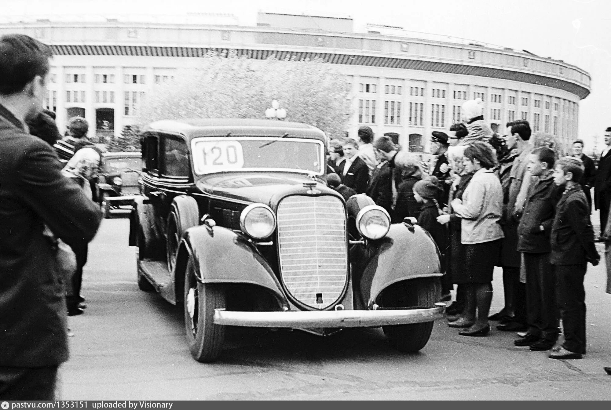 Первые владельцы автомобилей. Москва 1933. Москва 1933 год. Автомобили 1933 года. Машина 1966 года.