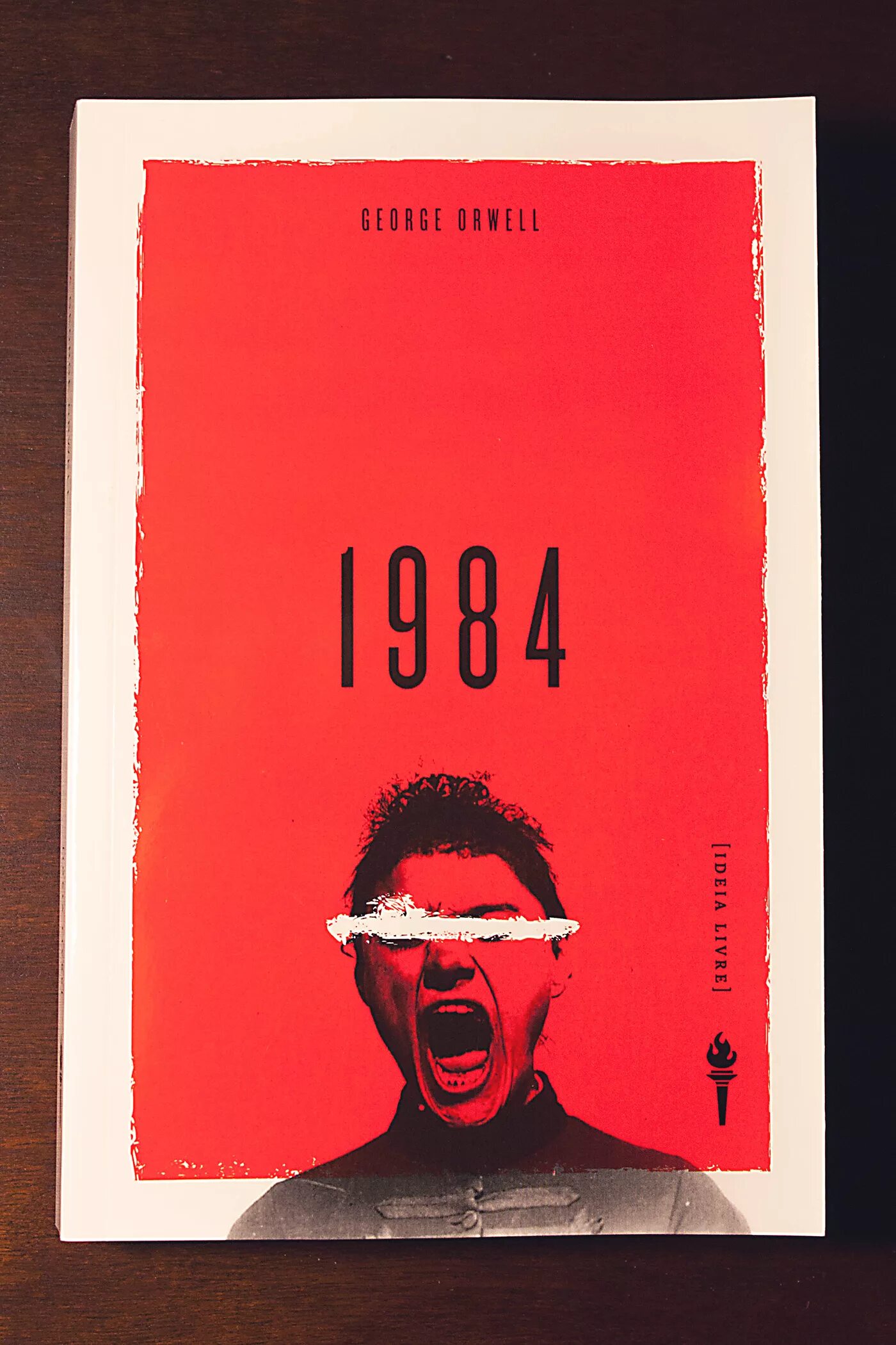 Джордж оруэлл 1984 год. Книга Оруэлла 1984. George Orwell 1984 book. 1984 Джордж Оруэлл книга обложка.