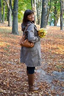 Женщины осенью в парке