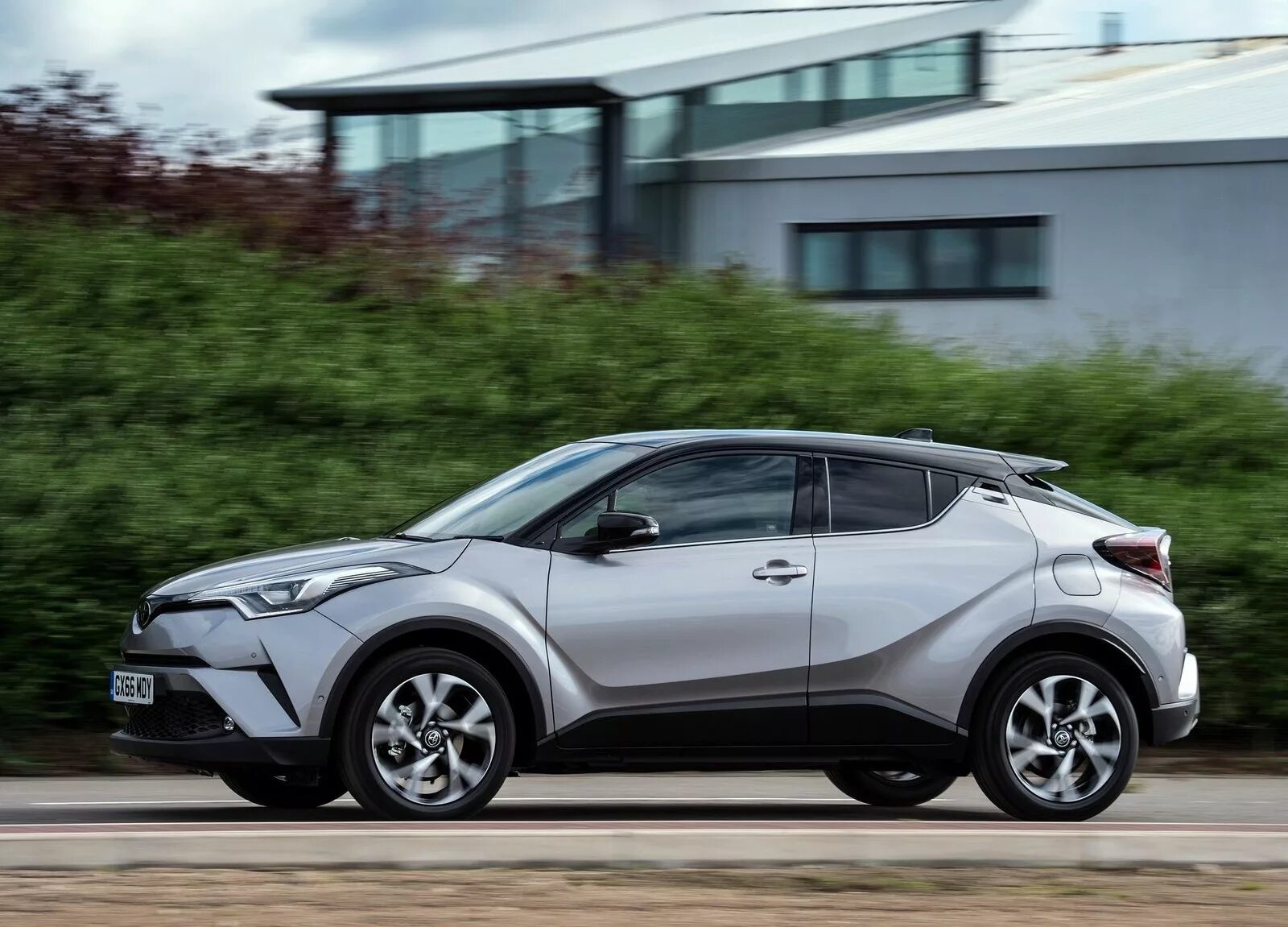 Кроссовер тойота цена. Toyota Chr 2017. Toyota c-HR 2017. Toyota HR V 2017. Toyota c-HR 2016.