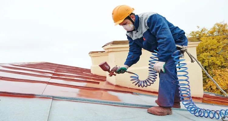 Покраска крыши дома цена за квадратный. Покраска кровли. Покраска оцинкованной крыши. Краска резиновая для кровли. Резиновая краска для металлочерепицы.