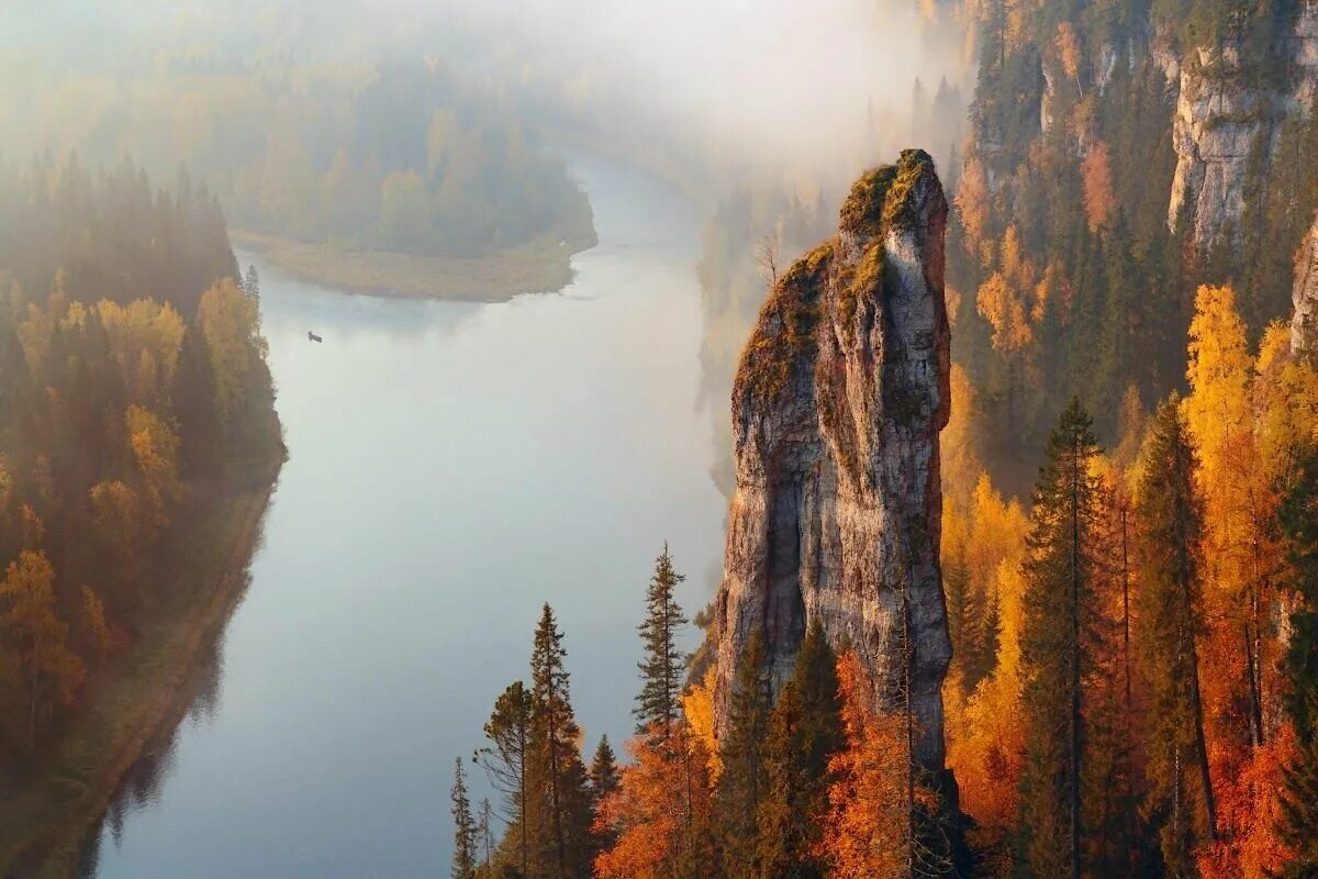 Т в лесах и на горах. Усьва Пермский край Усьвинские столбы. Река Усьва чертов палец. Урал река Усьва. Усьвинские столбы. Скала чертов палец Пермский край.