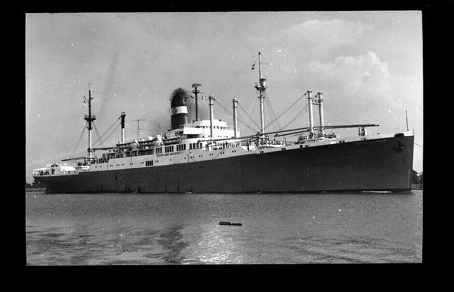 Друг суда. Texas Clipper корабль. Texas Clipper. Корабль Texas Clipeer с верху. Texas Clipper Reef deployment.