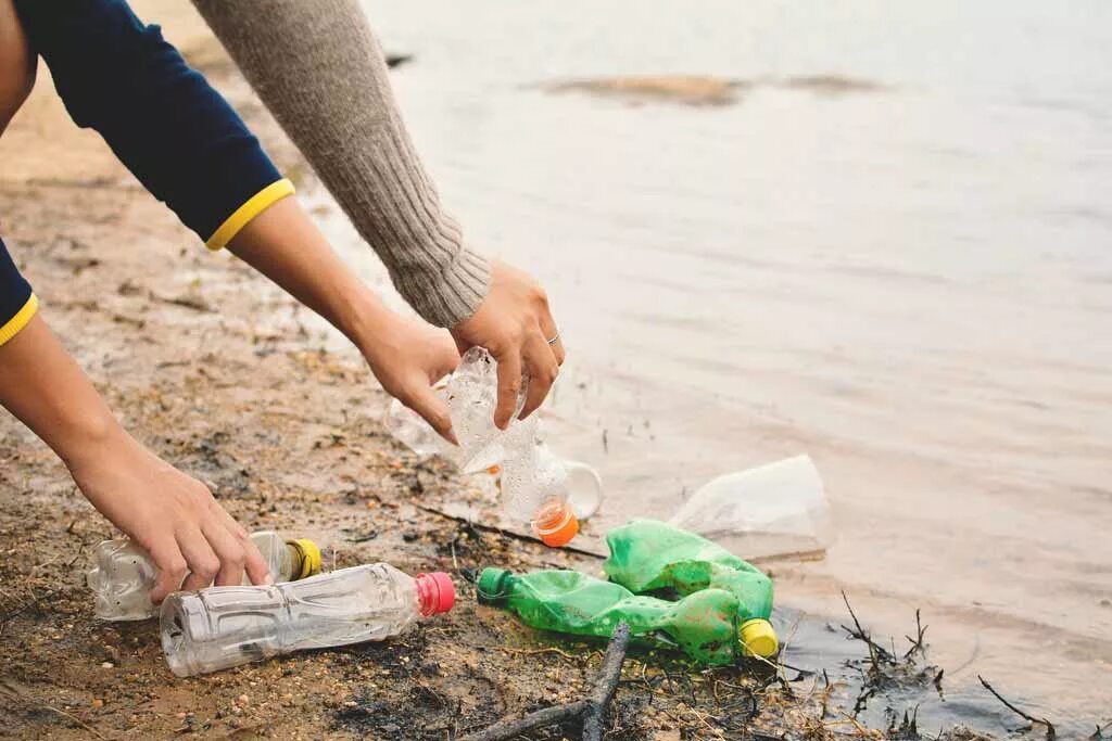 River Cleaning компания. Clean up 5 pieces of Plastic waste. Plastic pick. Clean River at Home.