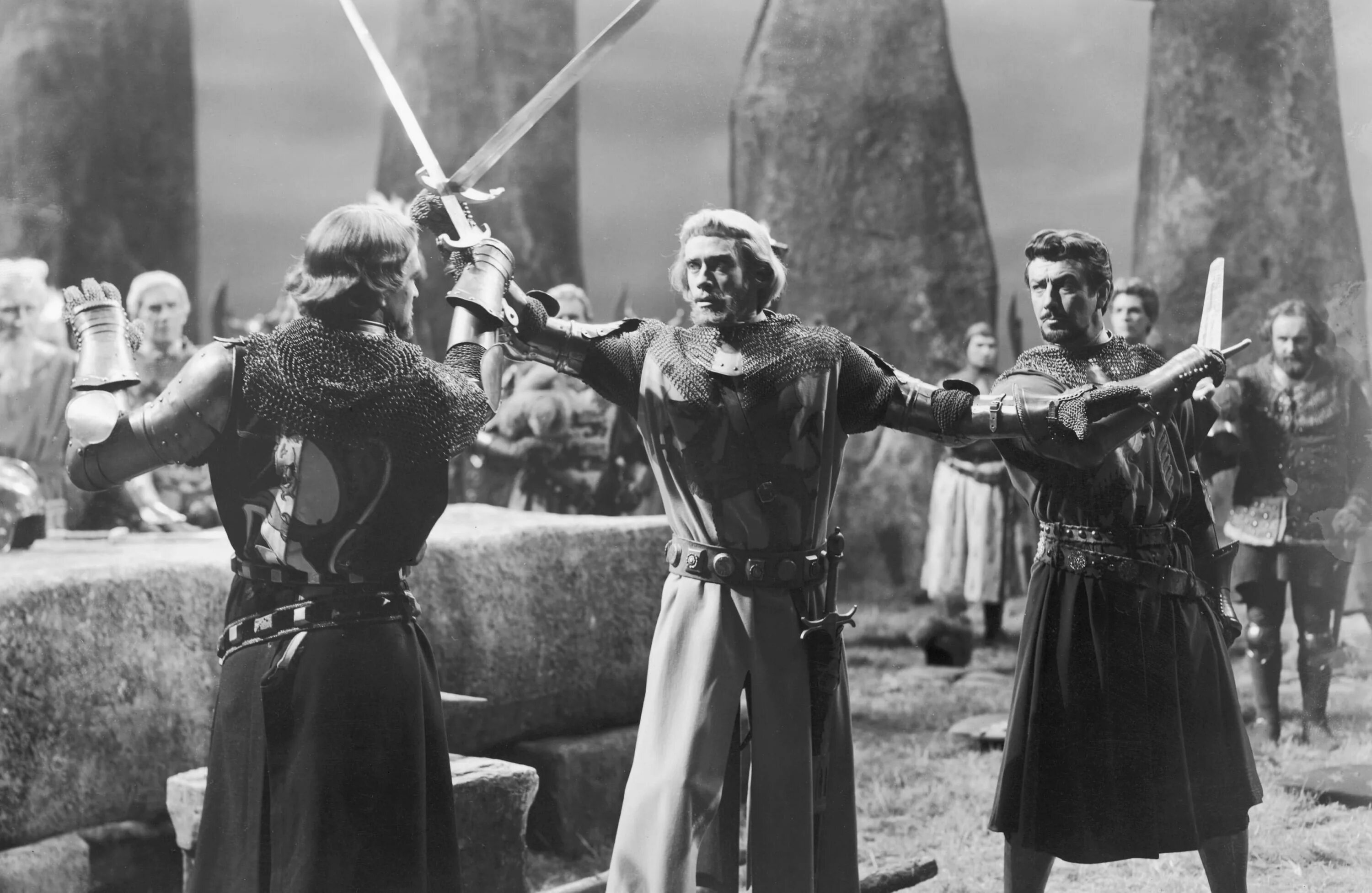 Knights of the round arthur. Гарибальди knights of the round. рыцарь круглого стола 2025 кино. рыцари круглого стола фильм для просмотра в школе.