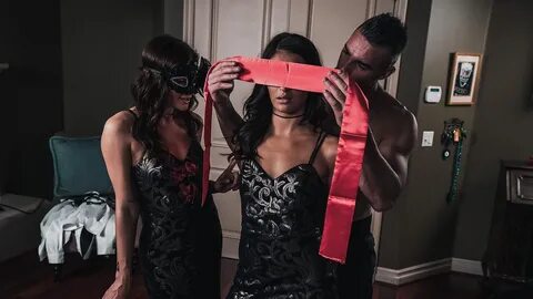 Чарльз ебёт двух сосок.