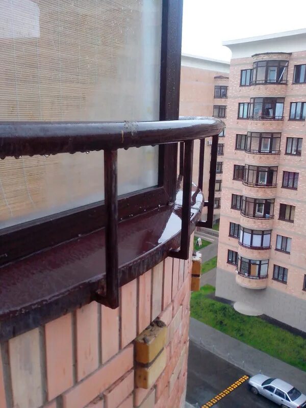 Отлив балконный. Отлив на лоджии. Отлив на балконе верхний. Отливы на плиты балконов.