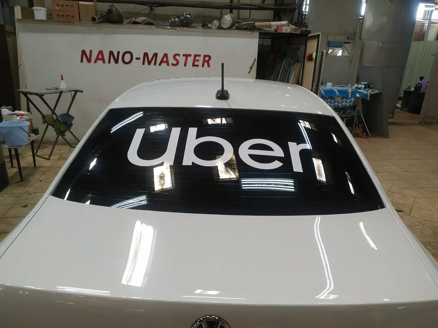 Наклейки на машину цветы. Желейные наклейки. Наклейки для лобового стекла. Оклейка заднего стекла убер. Виниловые наклейки на авто.