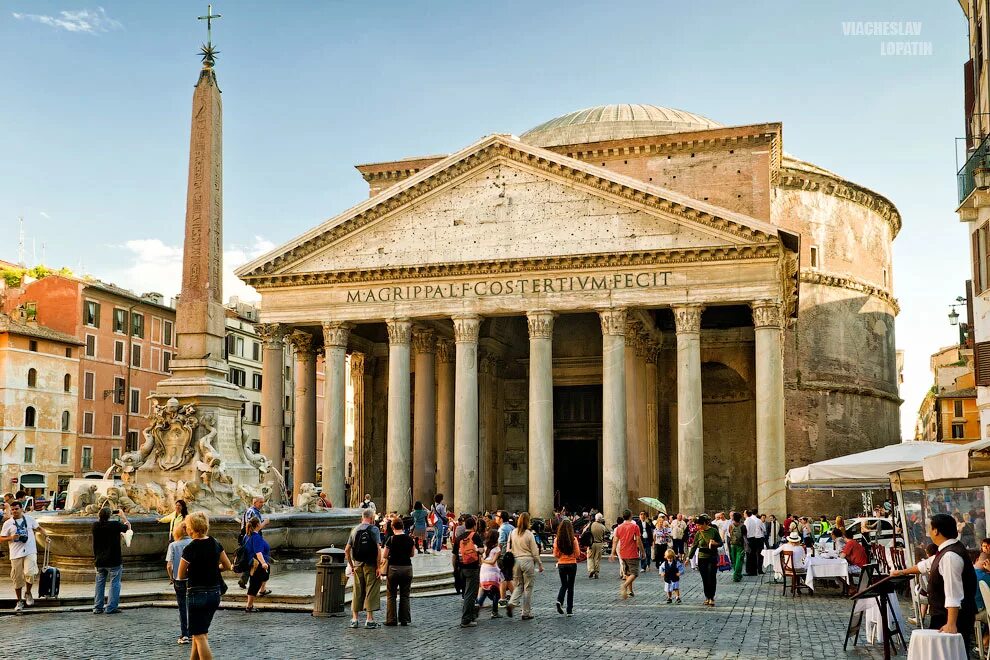 Храм посвященный всем богам 7. Храм всем богам пантеон. Постройки древнего рима пантеон. Рим достопримечательности пантеон. Храм парфенон был посвящен богине.