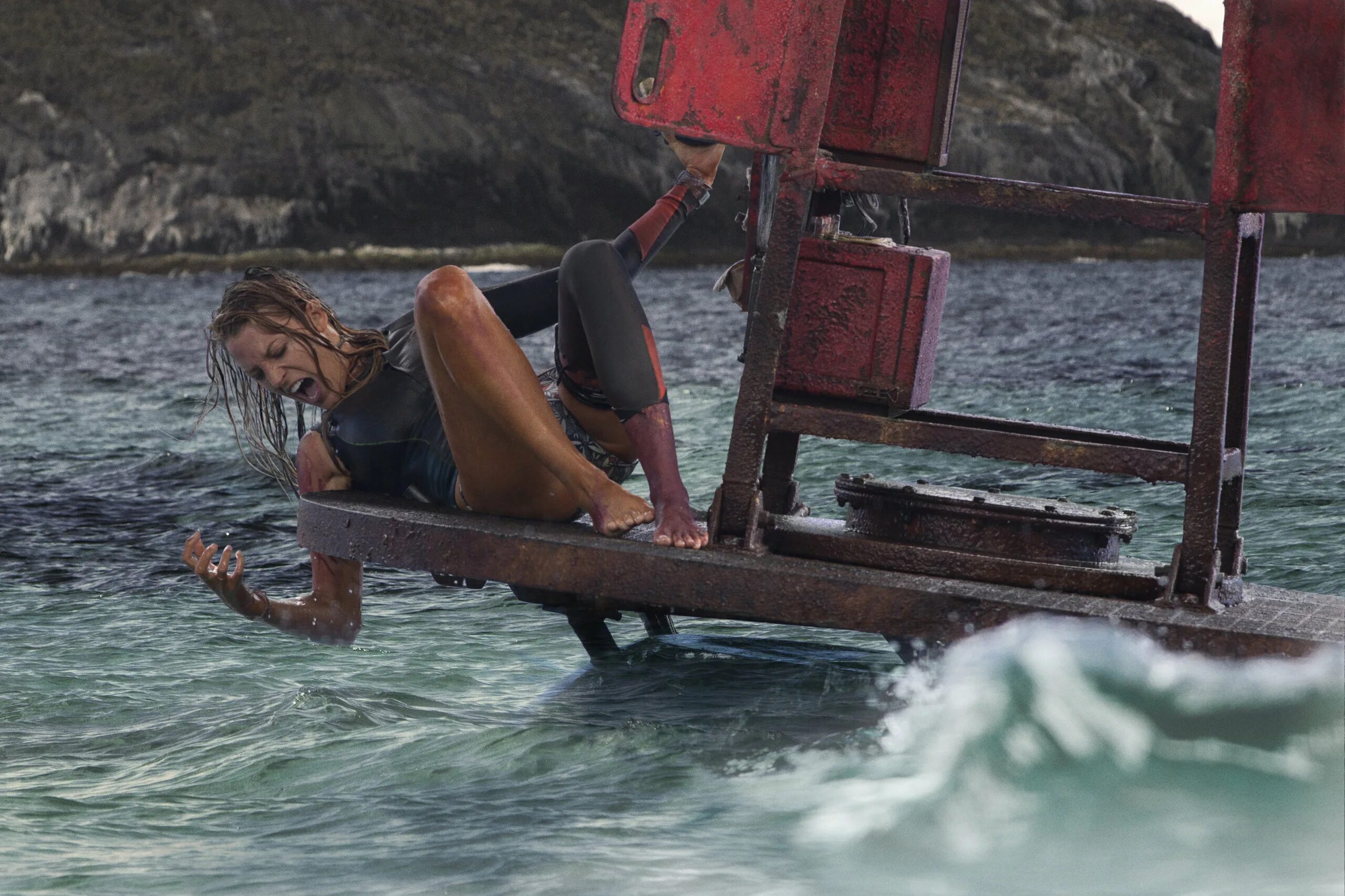 Остров отмель. Блейк лайвли отмель. отмель актриса блейк лайвли. the shallows 2016 блейк лайвли.