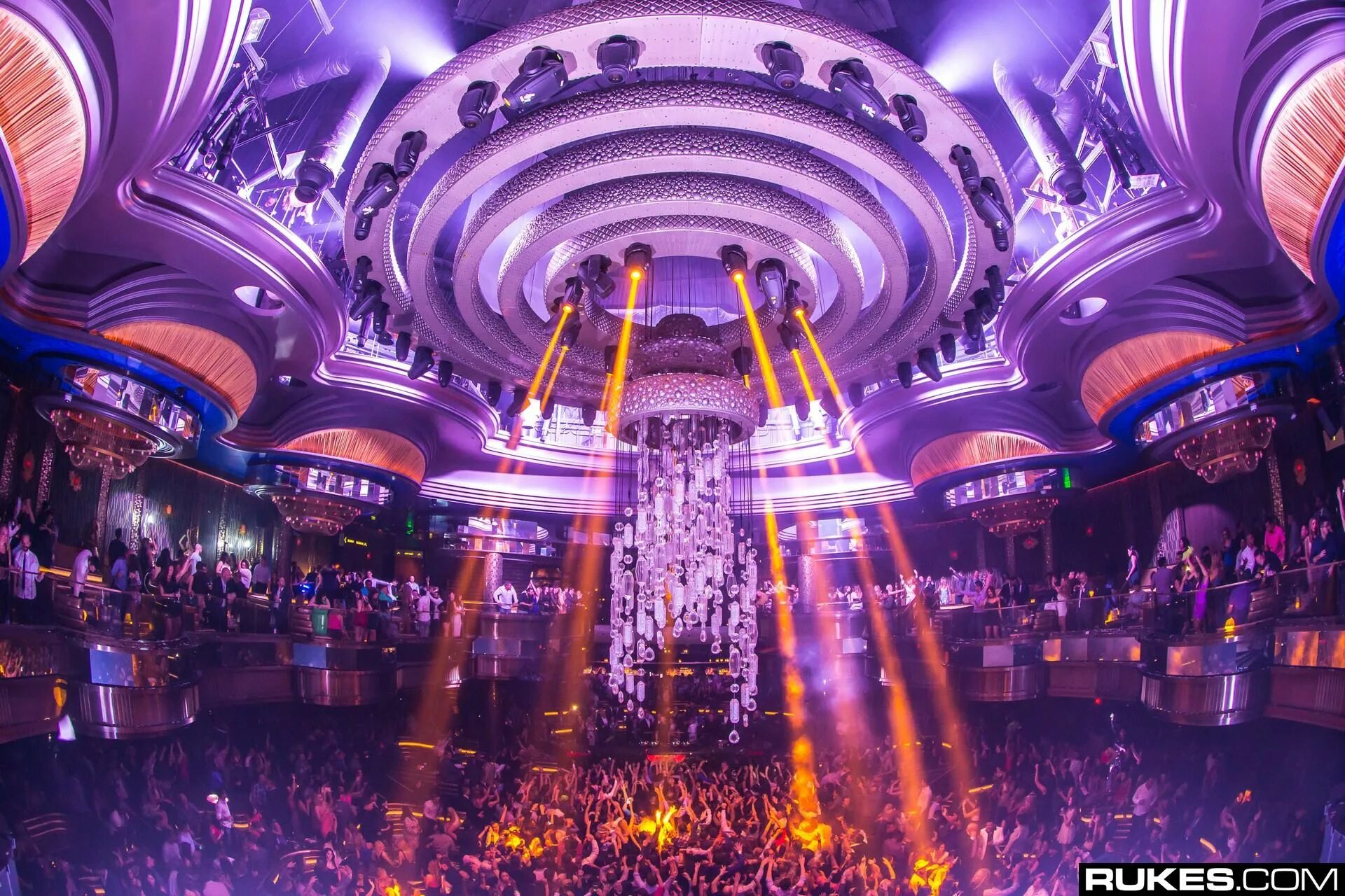Робот в клубе. Omnia nightclub las vegas. Клуб больших грудей. Omnia club las vegas. Клубы старн.