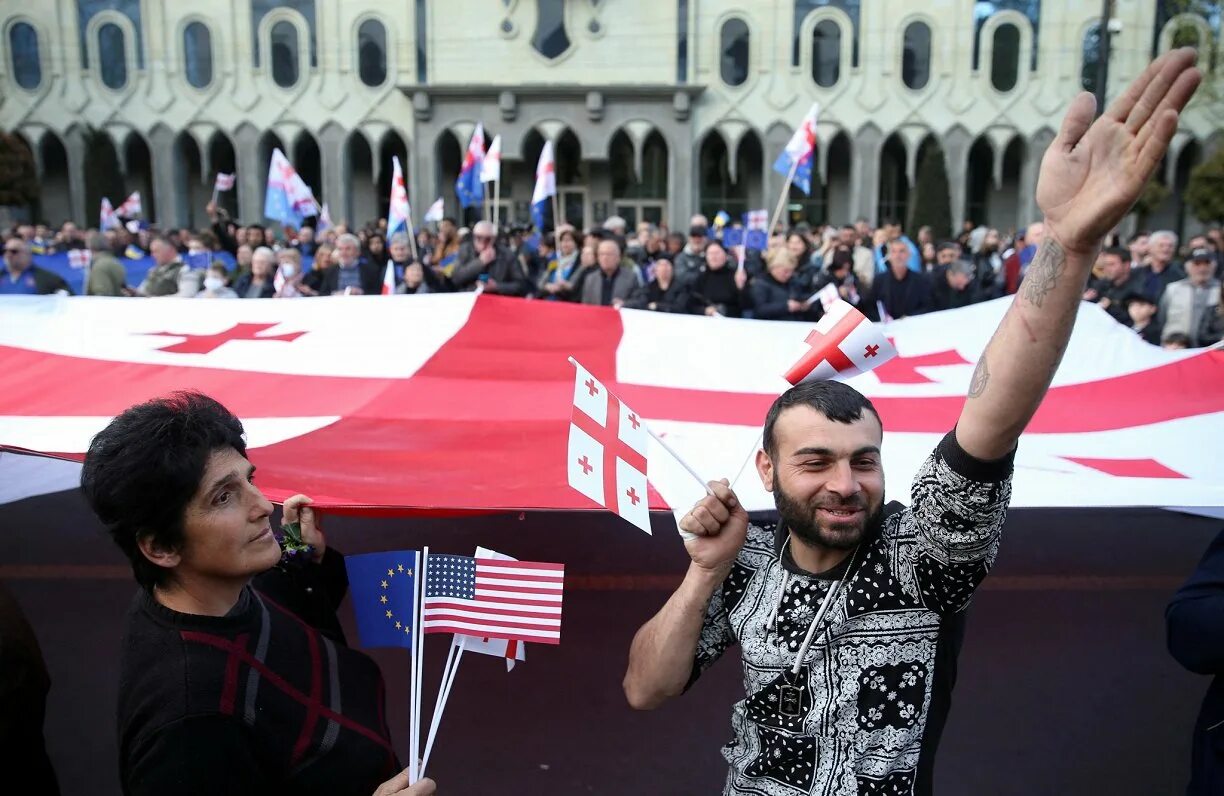 Протесты в грузии. Парламент грузии 2023. Протесты в грузии. Грузия тбилиси протесты. Georgia 2023.