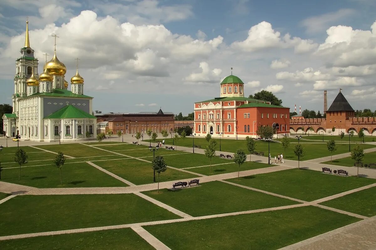 Кремлевский тула. Тульский Кремль Тула. Успенский и Богоявленский соборы тульского Кремля. Город Тула достопримечательности Тульский Кремль.