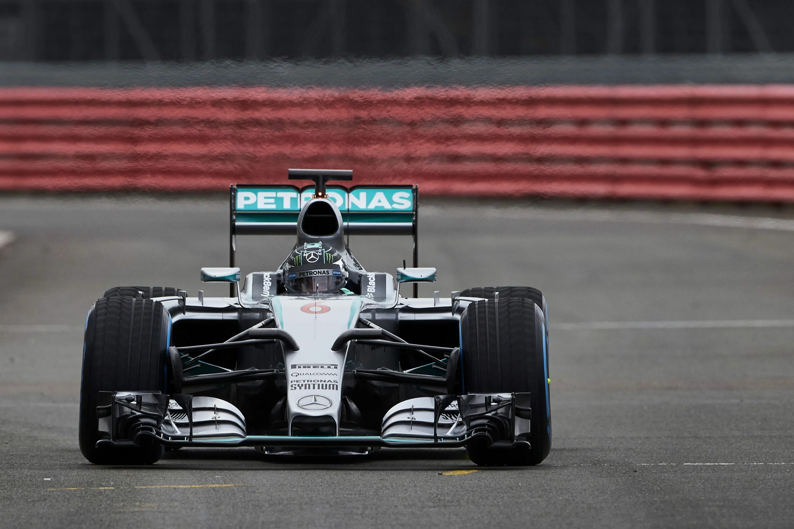 Команда формулы 1 8. Mercedes f1 w06 Hybrid. Болид ф1 Мерседес. Мерседес ф1 2015. Mercedes f1 2015.