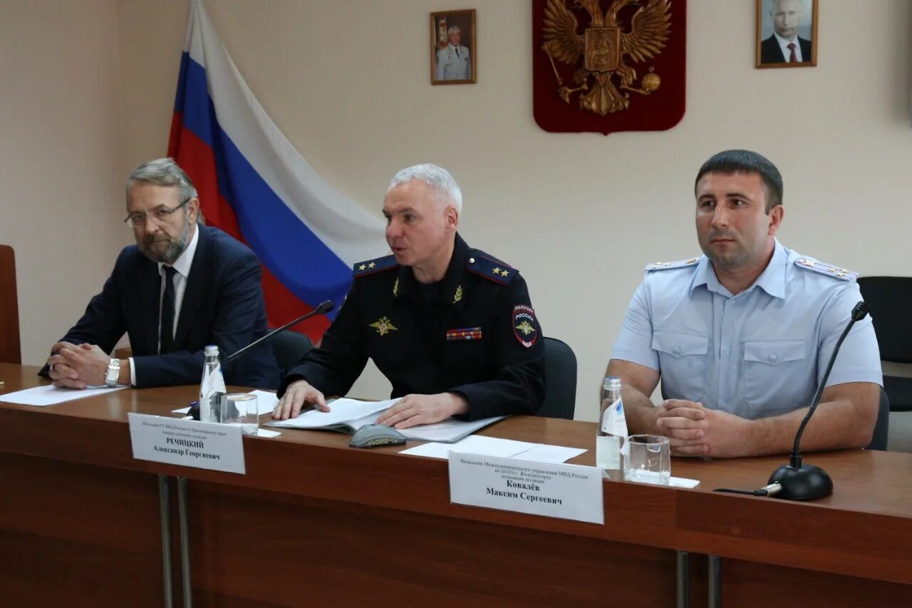 Полиция г. Начальник увд железногорск. Начальник полиции железногорска красноярского края. Начальник полиции железногорск. Заместитель начальника полиции соликамск.