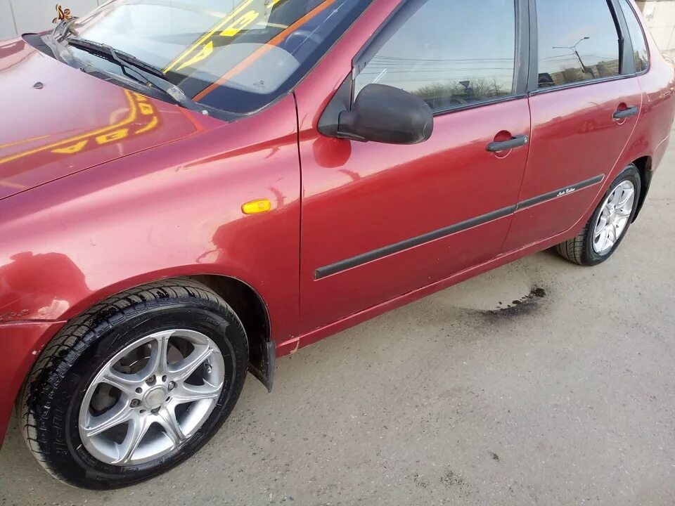 Калина 1 r16. Калина 1 литые диски. Лада калина 1 хэтчбек 15 колеса. Лада калина хэтчбек черная р15. Калина на 16 колесах.