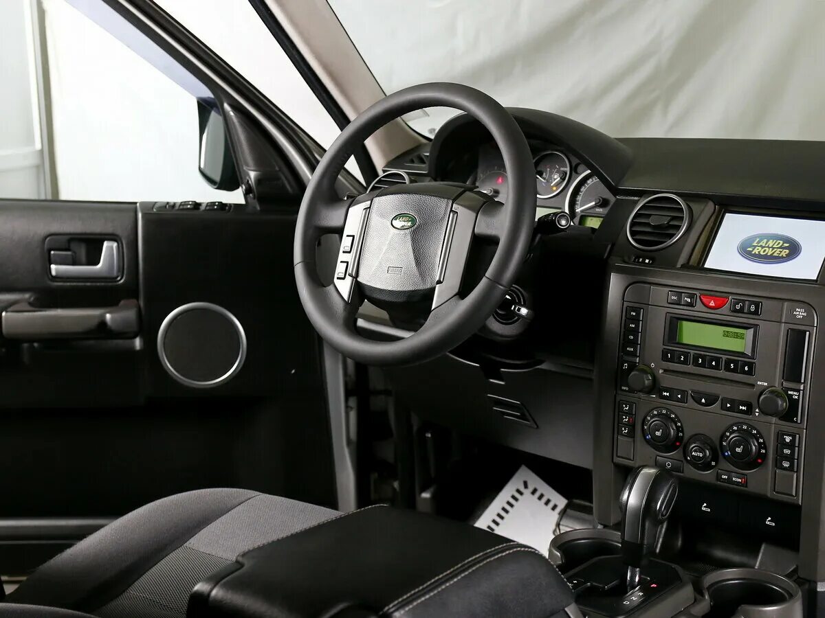 Дискавери отключен. Land Rover Discovery 2008 салон. Панель ленд Ровер Дискавери 3. Ленд Ровер Дискавери 2008 салон. Land Rover Discovery 3 2008 салон.