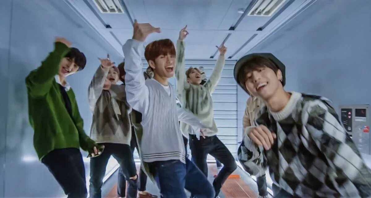 Finding skz edition. Skz family. skz фото. skz 2025. finding skz.
