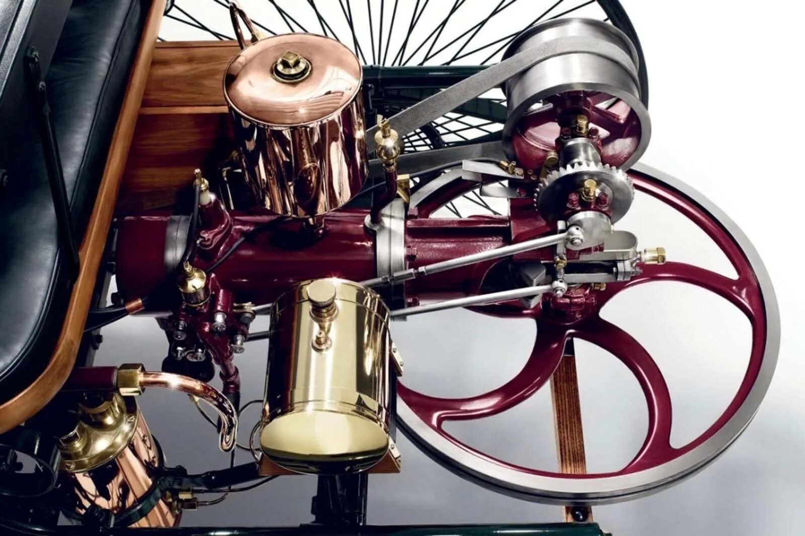 Первый автомобиль внутреннего сгорания. Benz Patent-Motorwagen 1886. Benz Patent-Motorwagen двигатель. Мерседес Бенц патент Моторваген.