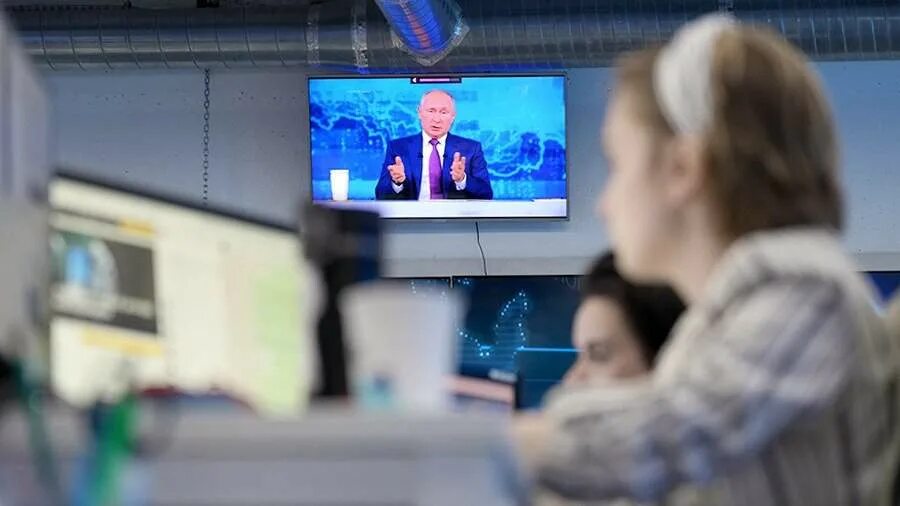 Прямая линия с путиным 2022 когда была. Путин владимир владими. Прямая линия с президентом рф. Президент россии в 2030 году. Прямая линия с путиным 2022 когда была.