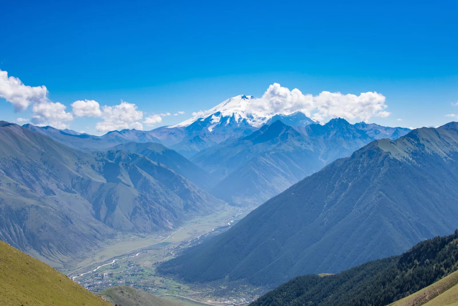 Архыз горы. Вершина мусса-ачитара домбай. Теберда высота. Вершина сулахат в домбае. Кафе горный воздух теберда.