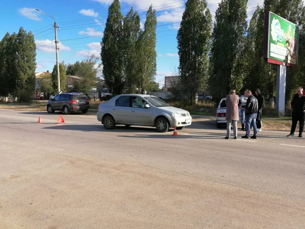 Блокнот камышин новости сегодня. ДТП Волгоград Центральный район. ДТП Волгоград 18,04,2023 Тракторозаводского района. Авария 15 октября в Волгоградской.