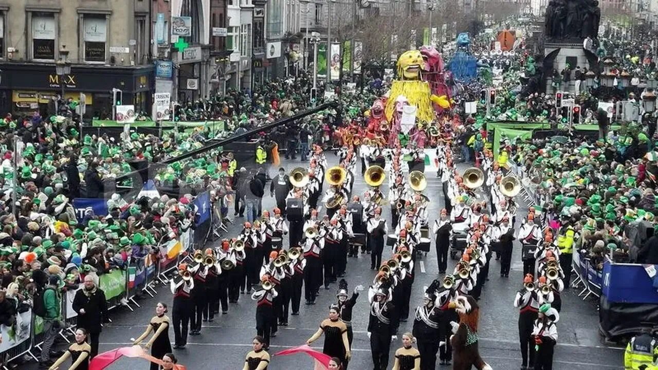 День Святого Патрика -St. Patrick's Day.. Парад в Нью Йорке в честь дня Святого Патрика. День Святого Патрика в Ирландии парад. St. Patrick Day Parade Даллас. Have street parades