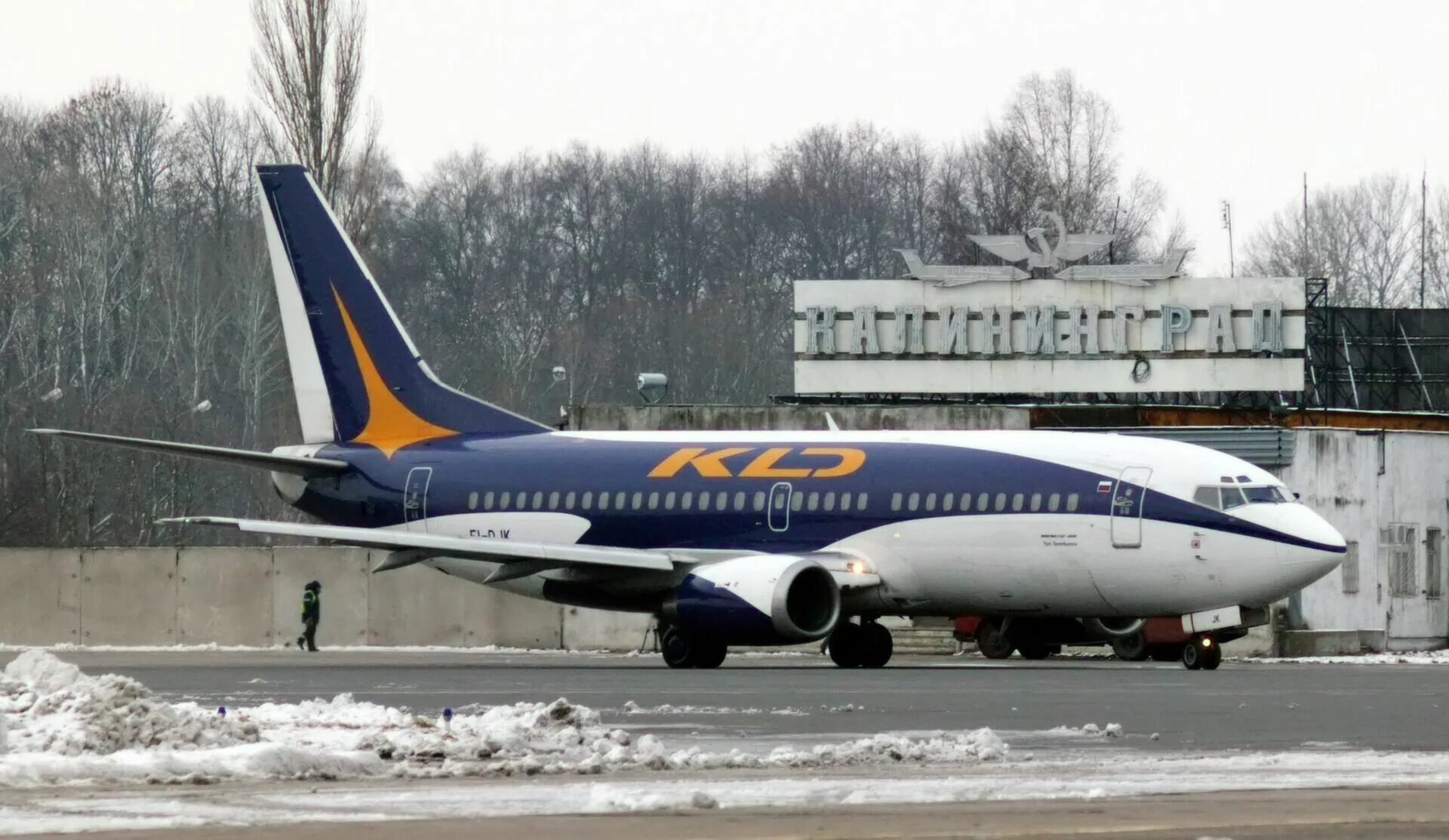 Шелепанова авиа это где. Вим авиа боинг 757 в домодедово. Газпромавиа ямбург. Форма бортпроводника вим авиа. Нордавиа форма бортпроводников.