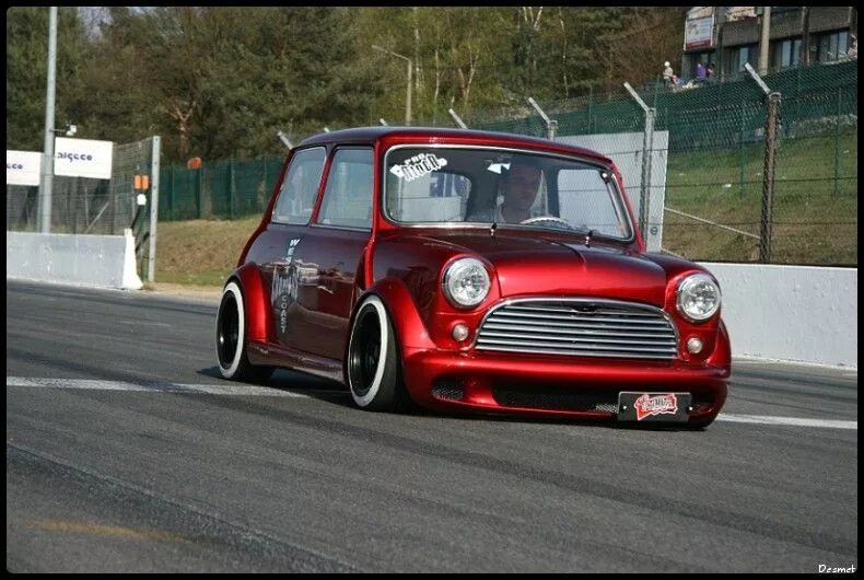 Канди мини. Красный Кэнди мини Купер. Mini Cooper s Tuning красный Кэнди. Мини Купер в Красном Кенди. Британский миникар.