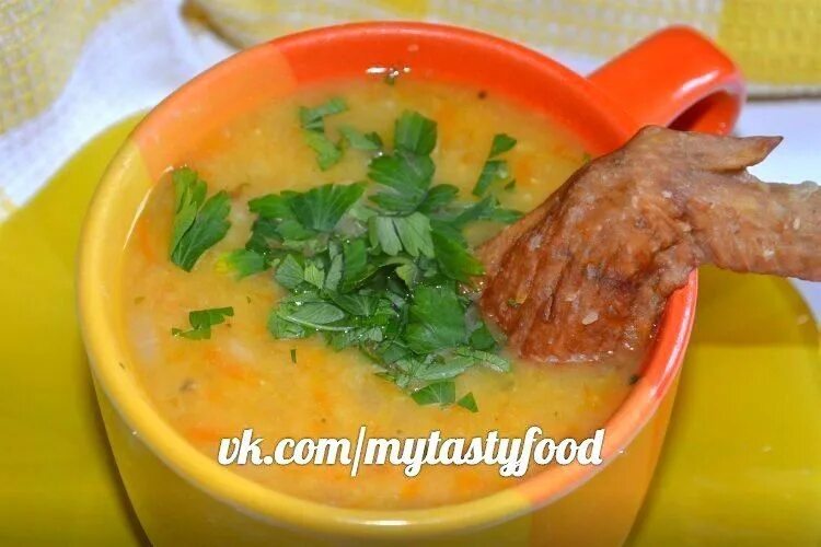 Суп гороховый с куриных крылышек. Суп гороховый с копченостями куриные крылышки. гороховый суп с копчеными куриными крылышками. гороховый суп с копчеными крылышками. крылья куриные для супа.