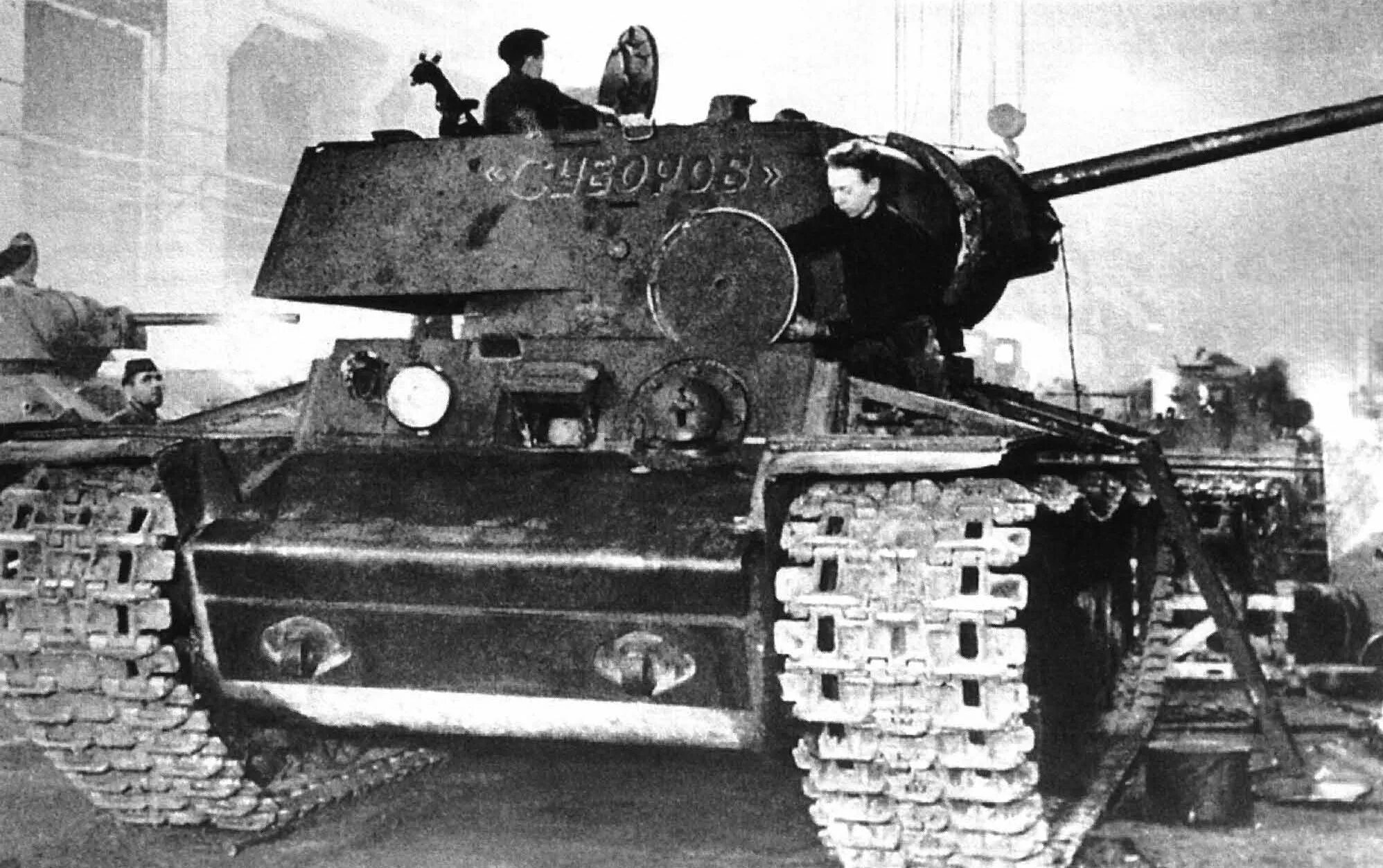 Какие танки были в 1941 году. Кв1 танк и т34. Кв 1 1945. Танк кв-1 ВОВ. Кв-1 Суворов 700.