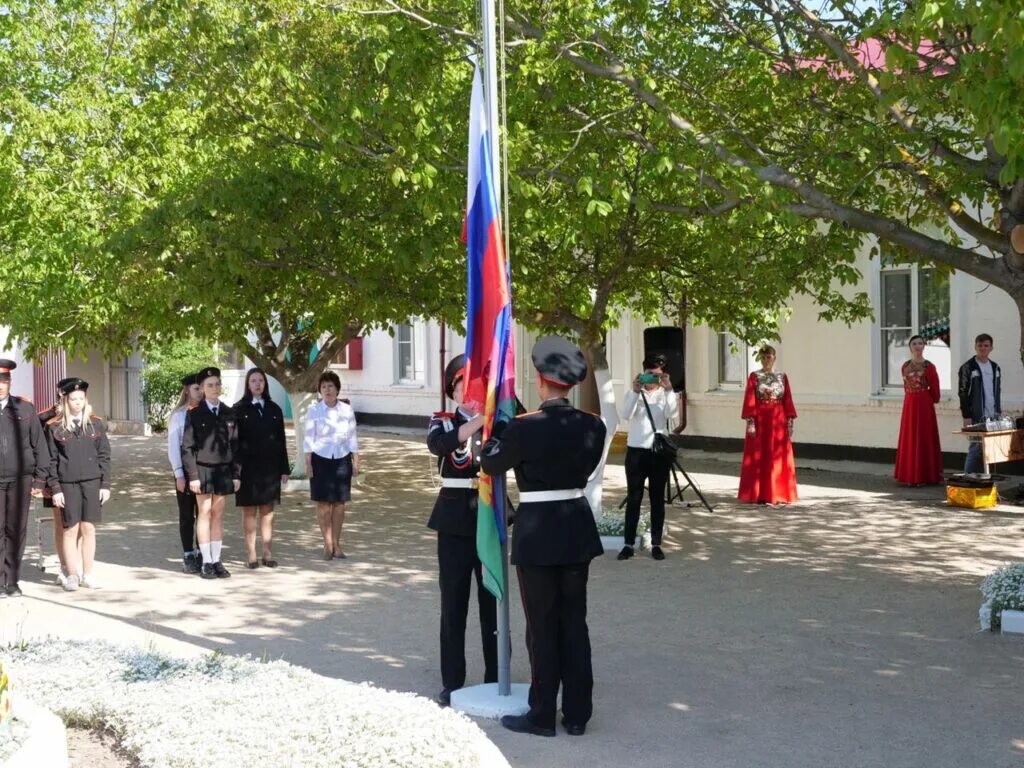 Погода в должанской ейский район краснодарский край. Долгое (Должанский район). Ейский район. Школы Ейска. Школа номер 25 станица Должанская.