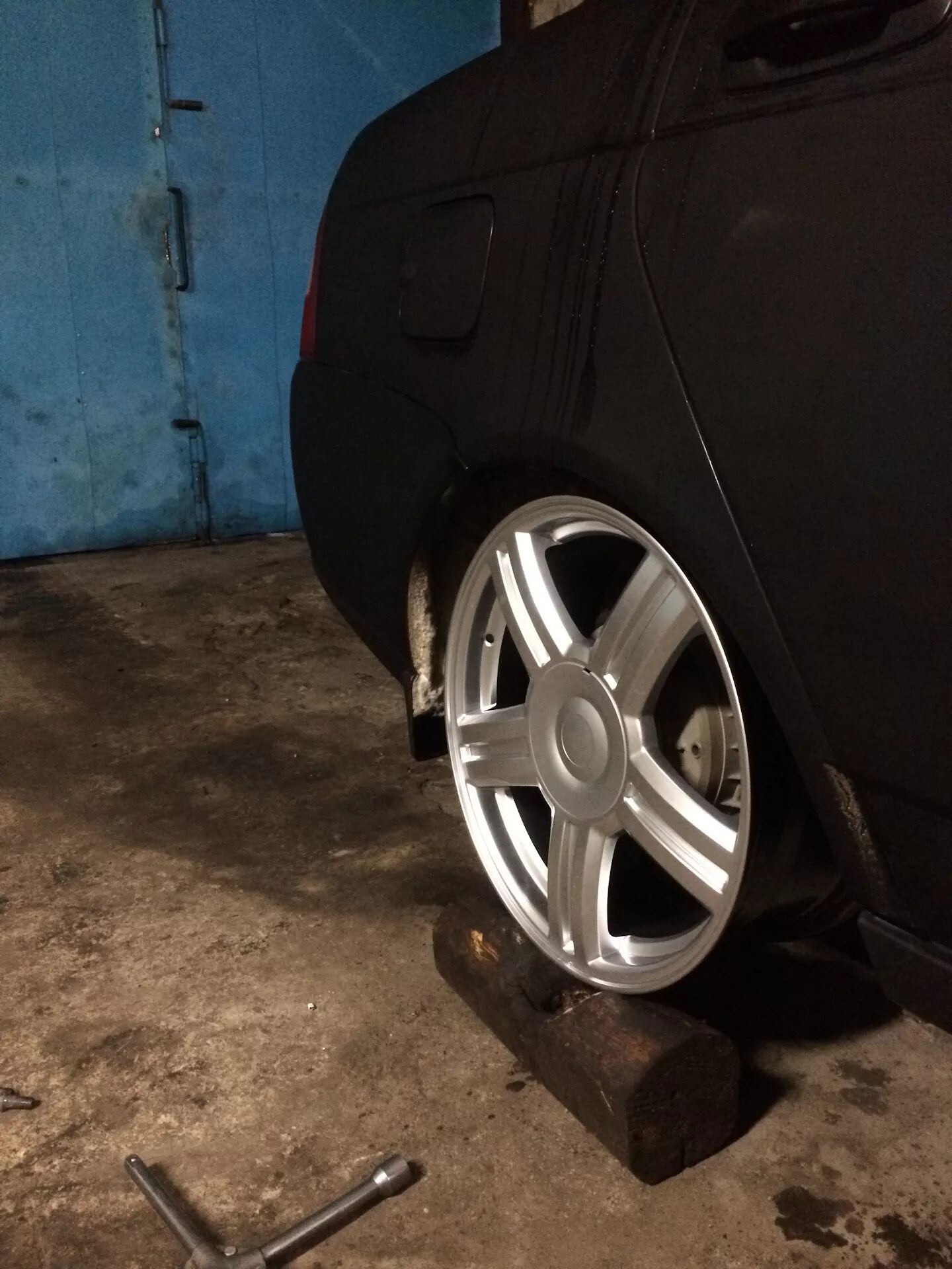 Диски торусы r17. Торусы графит r17 приора. Диски торусы r16. Торусы r17. Калина хэтчбек на 17 торусах.