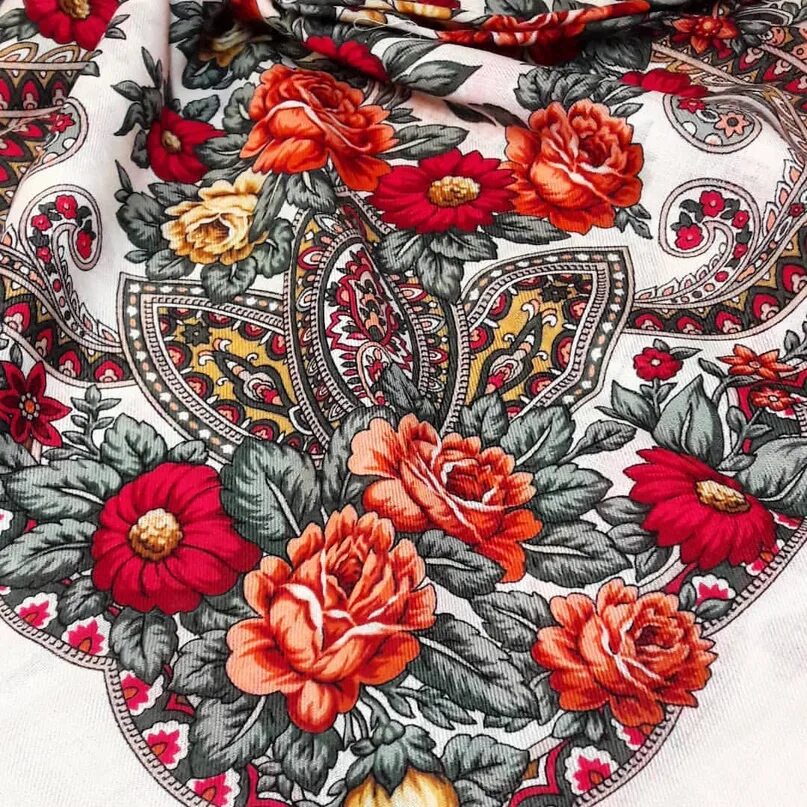 Павловский посад платки экскурсия в музей. Павлопосадский техникум. Выставка платков и шалей. Магазин павловопосадских платков в павловском посаде. Платок лира 1720-2 павлопосадский.