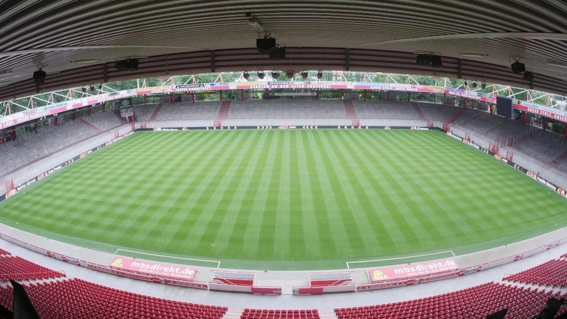 периметр стадиона прямоугольной формы