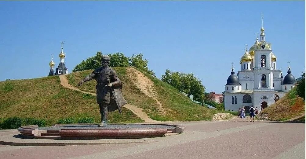 Город Дмитров достопримечательности. Памятники г Дмитров Московской области. Дмитров площадь города. Дмитров исторический центр. Город россии дмитров