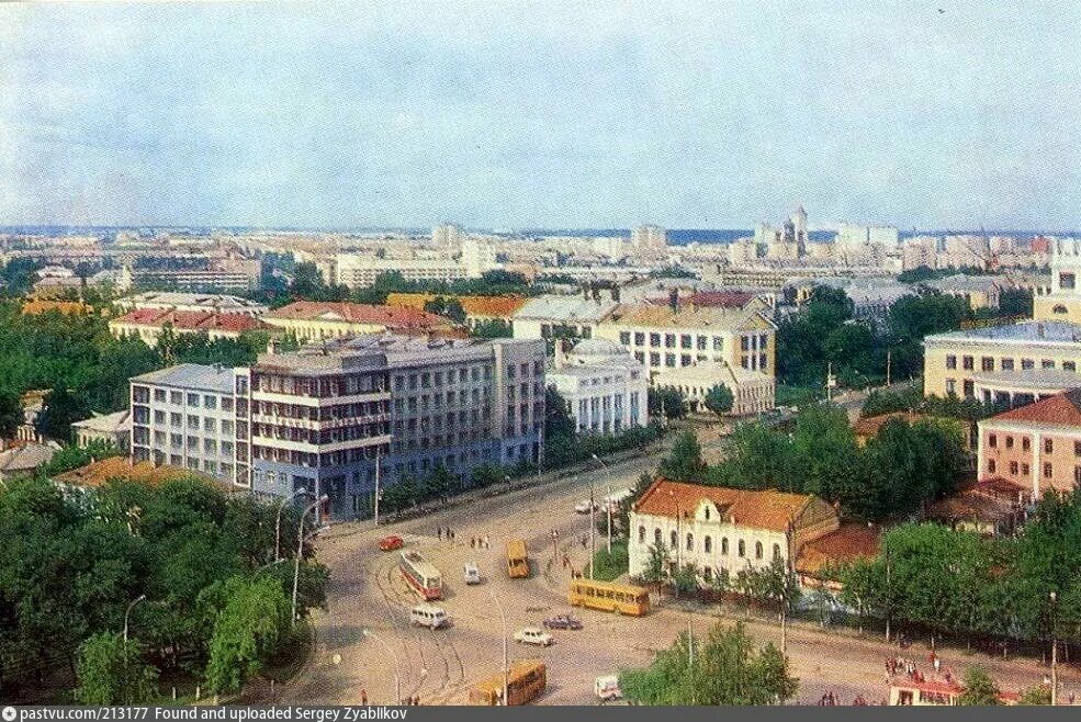 Площадь революции 8. Сквер на площади революции иваново. старое иваново площадь революции. старый центр иваново. иваново центральная площадь.