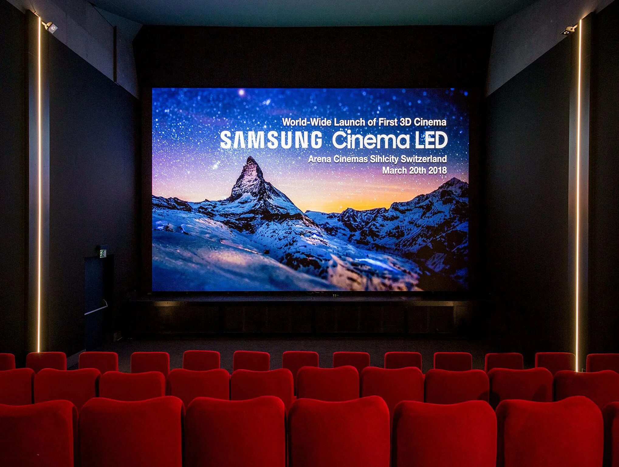 Samsung led Cinema. Экран кинотеатра. Кинозал экран. Светодиодный экран в театре. Реклама в кинотеатре форум