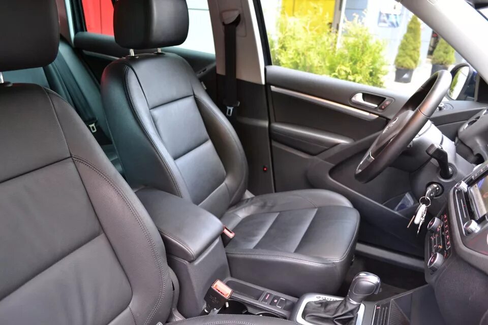 Сиденья фольксваген тигуан 2. Тигуан 2 салон кожа. volkswagen tiguan 2.0 tsi 4motion prestige. tiguan r line 2025 салон. vw tiguan салон спорт.