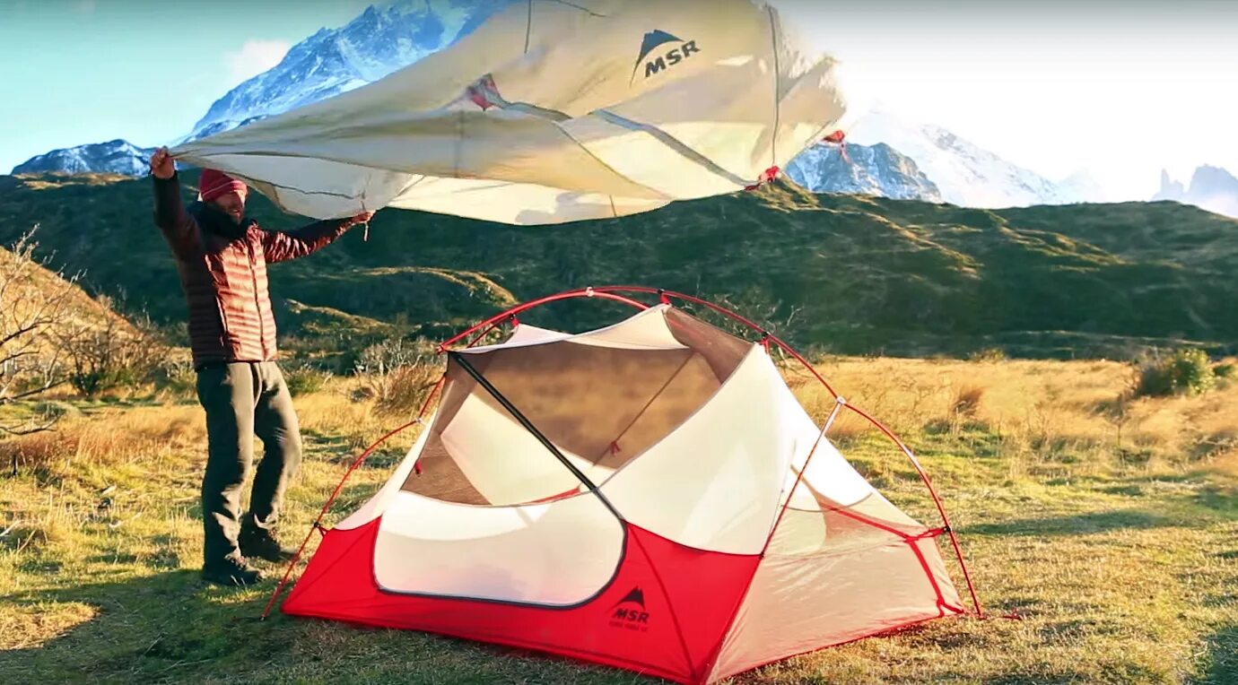 Спортсмен палатки. Палатка Tent. Палатка на Холме. Палатка на ветру.