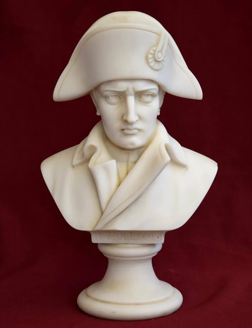 Наполеон бонапарт купить. Napoleon Bonaparte бюст. Наполеон Бонапарт статуя. Гипсовый бюст Наполеона Бонапарта. Бонапарт Наполеон статуя бюст.