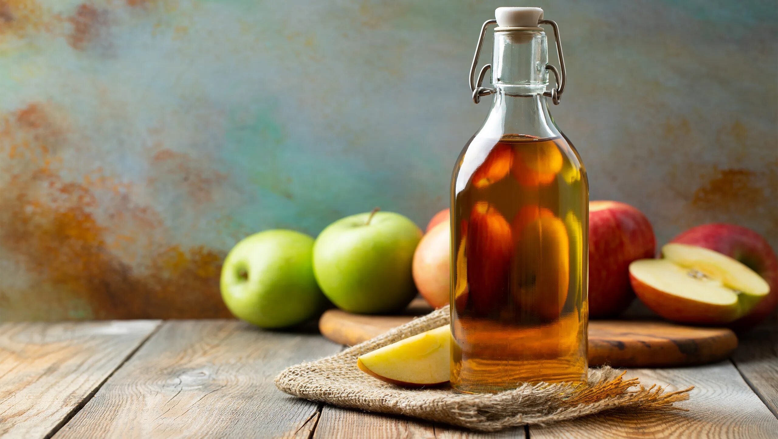 Вода с яблочным уксусом и медом. Яблочный уксус Elma Sirkesi. Уксус Apple Cider Vinegar. Уксус яблочный сидр. Яблочный уксус бутылка.