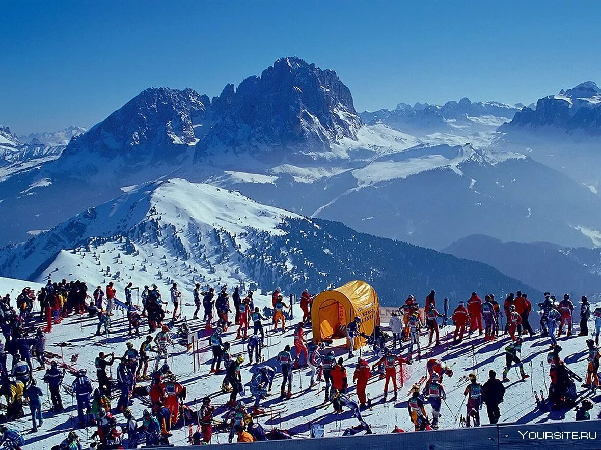 Доломитовые Альпы Валь Гардена. Валь Гардена горнолыжный курорт в Италии. Доломитовые Альпы Италия горнолыжные курорты. Доломиты Италия горные лыжи. Виды горнолыжного курорта