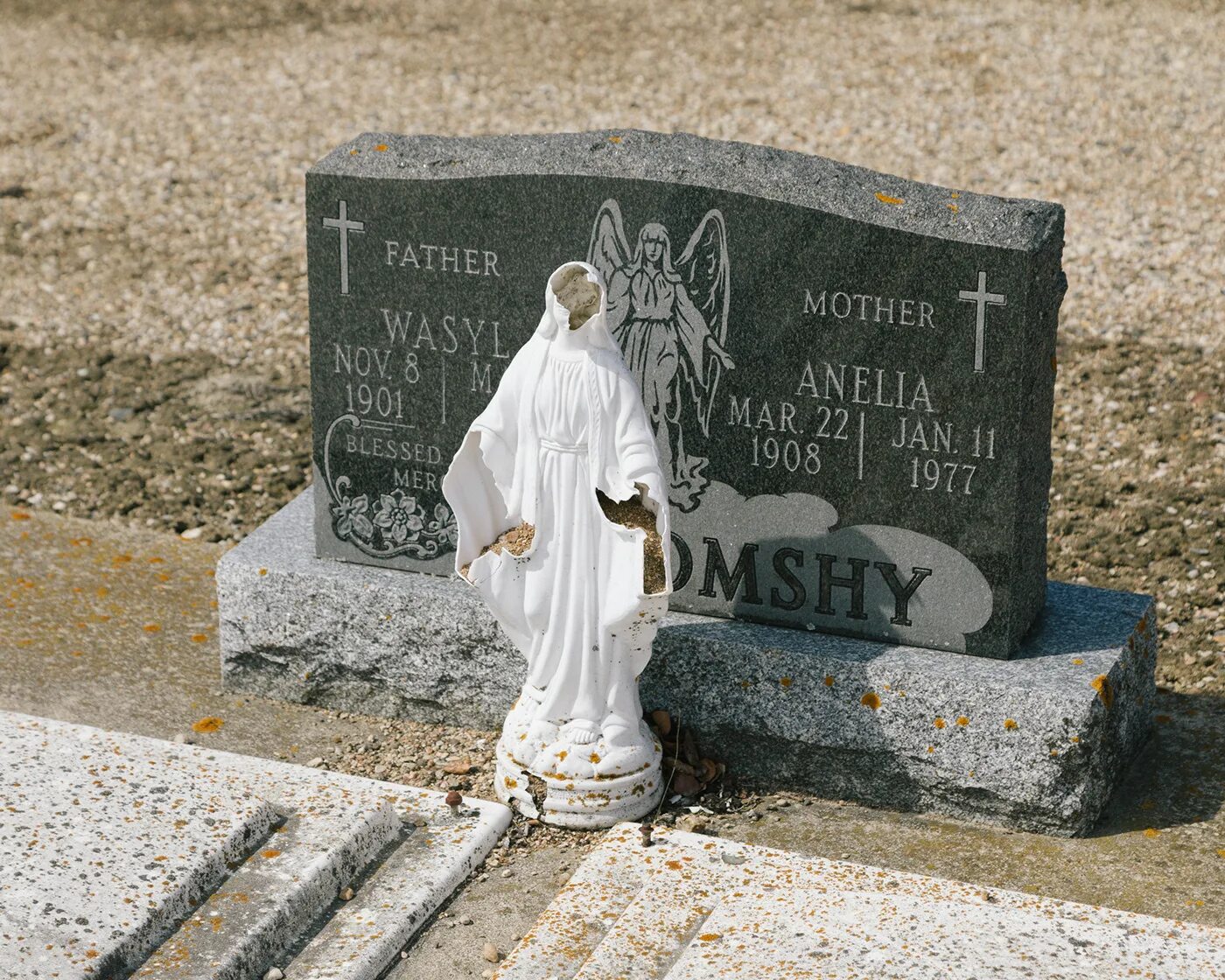 Everywhere at the end of time. The end надгробие. the end cemetery.