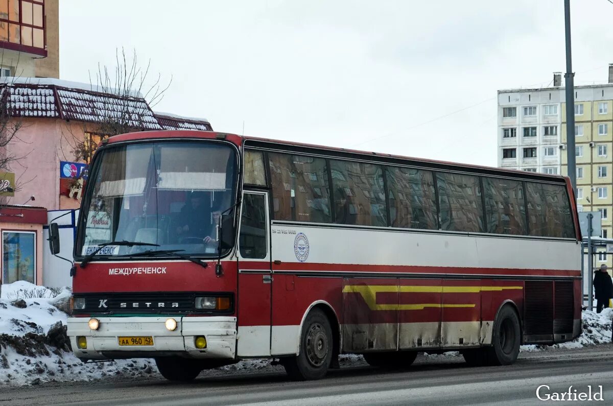 Частник автобусы междуреченске. Автостанция Междуреченск. Автовокзал Новокузнецк. Автобус Кемерово Междуреченск. Автобус Новокузнецк Междуреченск.