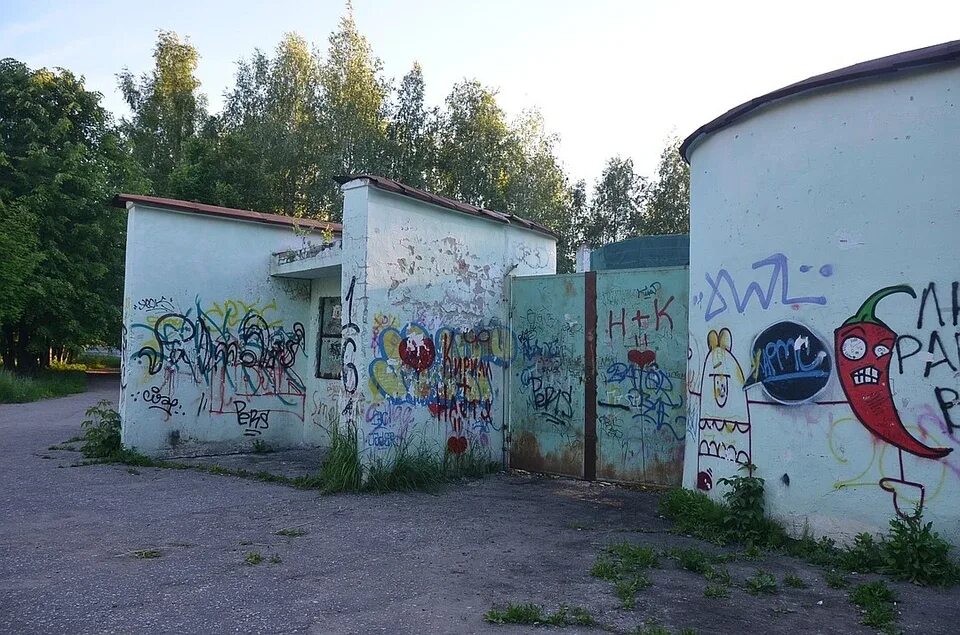 Парк давно закрыли. Всё про лагерь забайкальский забор. Юго восточный лесопарк москва благоустройство. Кузьминский парк москва. Парк давно закрыли.